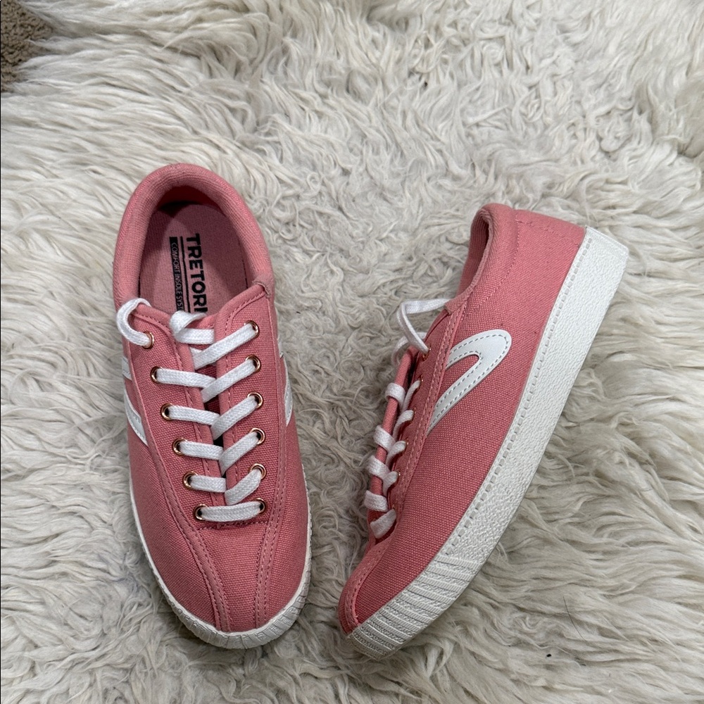 Tretorn Sneakers Women's Coral Pink Nylite Plus Canvas Lace Tennis Shoes Size 6